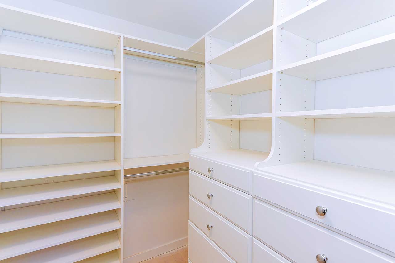 IMG of closet Shelves